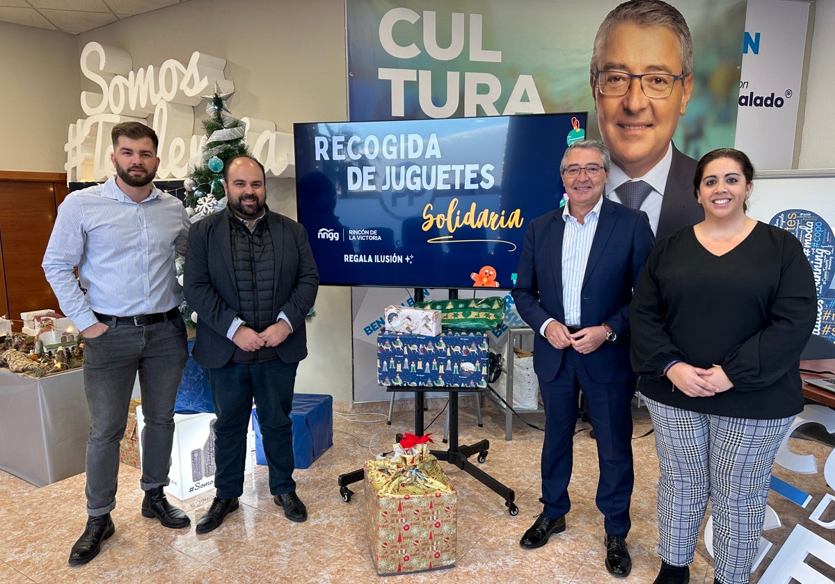 Presentación de la campaña solidaria, en la sede del PP de Rincón de la Victoria.