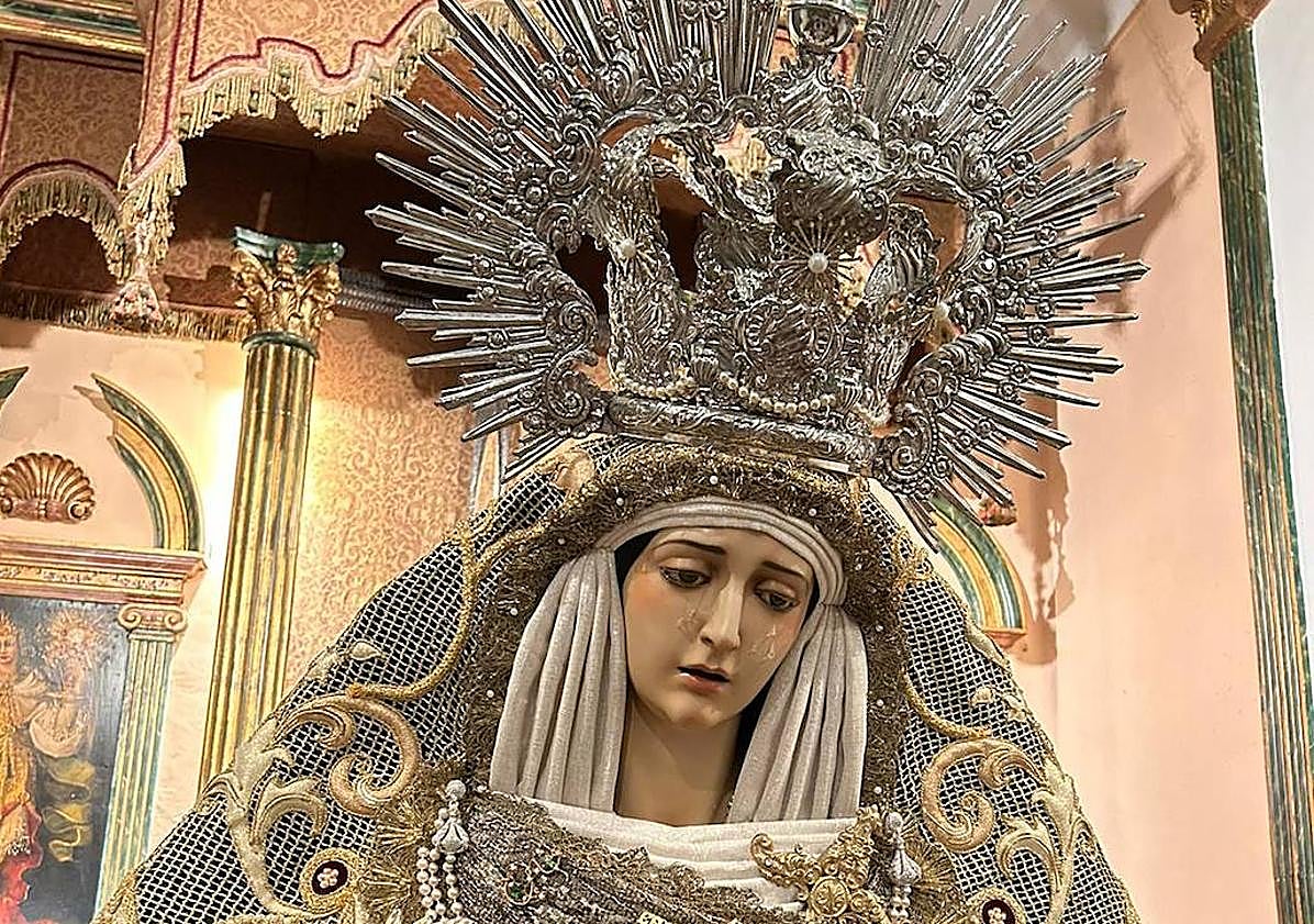 Imagen principal - 1:Virgen de la Esperanza, de Cuevas de San Marcos. 2: Imagen de Nuestra Señora de la Esperanza de Ardales y 3: María Santísima de la Esperanza, de Benalmádena.