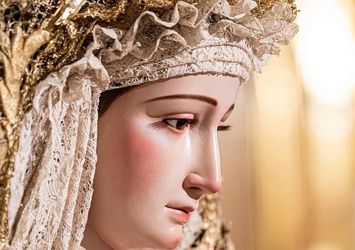 Imagen principal - 1: Nuestra Señora de Gracia y Esperanza, cofradía de los Estudiantes de Málaga. 2: Virgen de Nueva Andalucía. 3: Cristo de la Esperanza (Málaga), hermandad de la Salud