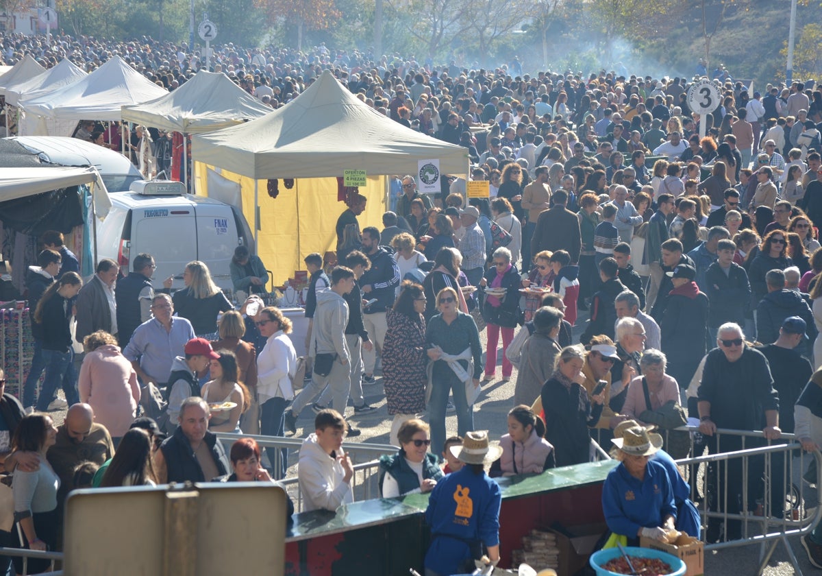 Imagen de la celebración, este domingo en el Llano de la Almazara.