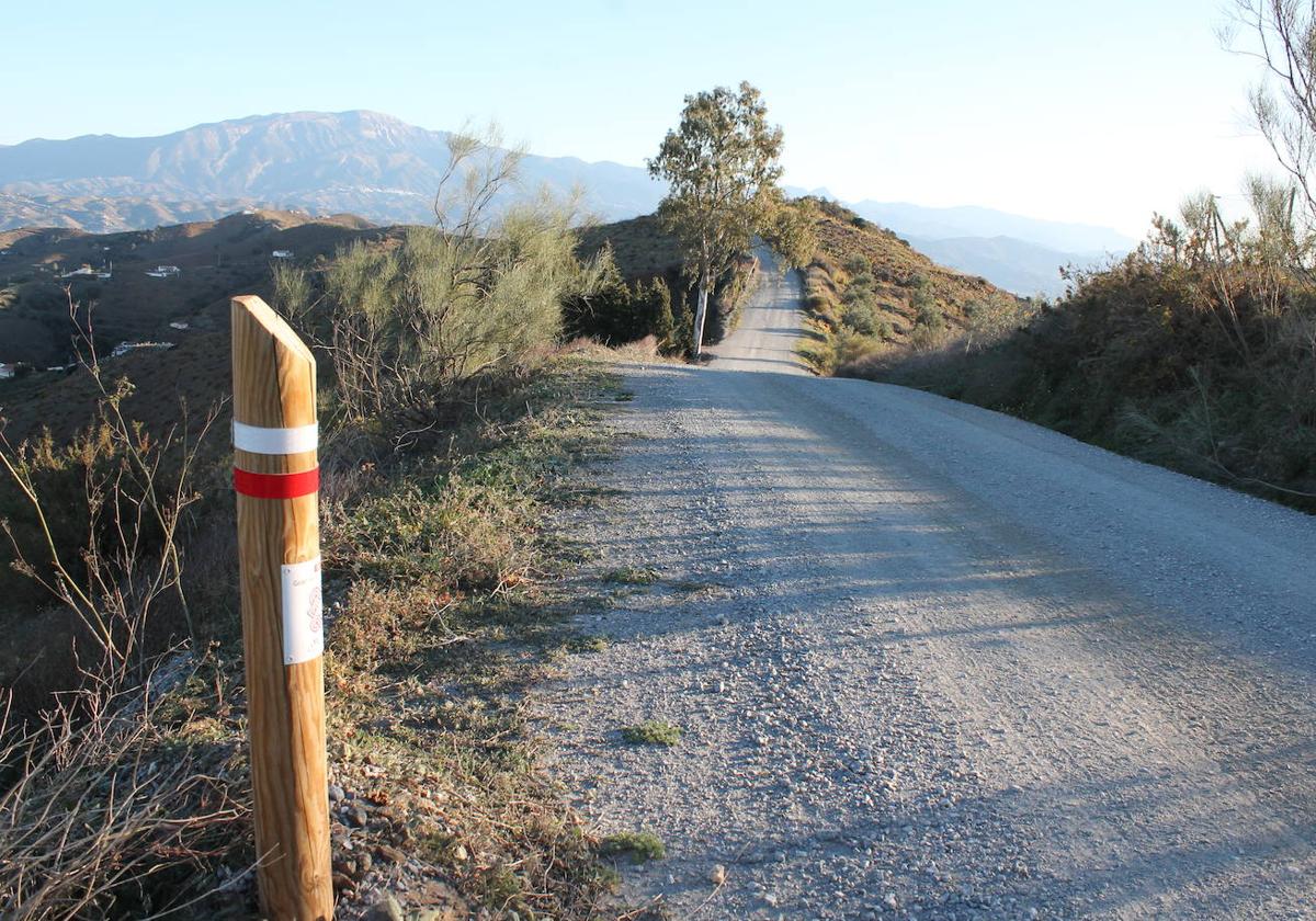 Este recorrido discurre por un carril ancho y con pocas pendientes