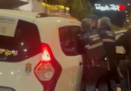 Prisión provisional para el hombre que subió a un taxi con dos escopetas para «matar» a policías en Benalmádena