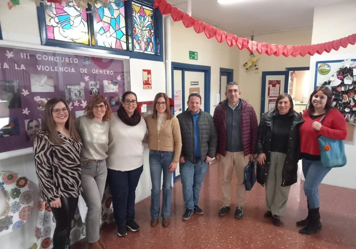 Docentes y autoridades, este jueves en el IES Los Montes de Colmenar.