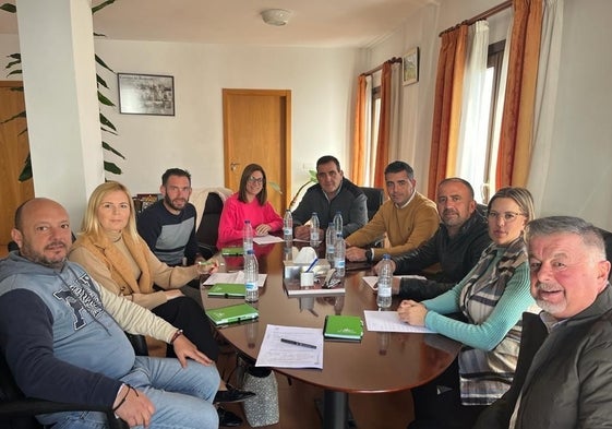 Los integrantes de la nueva directiva del consorcio.