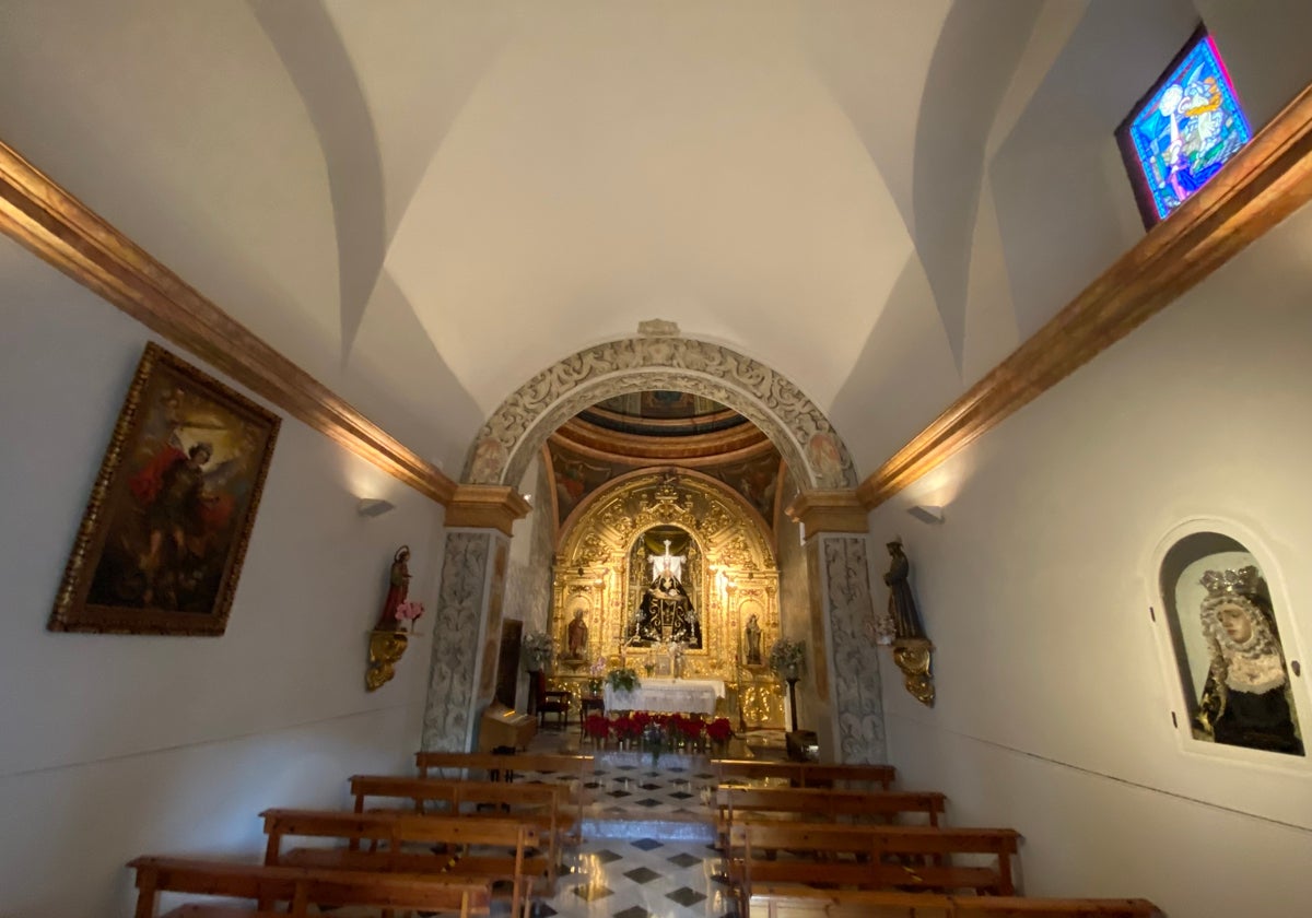 Imagen del interior de la ermita de las Angustias de Nerja, declarada BIC.