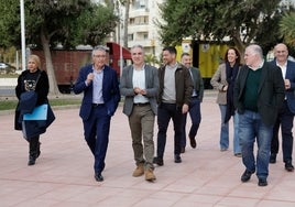 Saladro y Bendodo junto a dirigentes de la Diputación y del PP esta mañana.