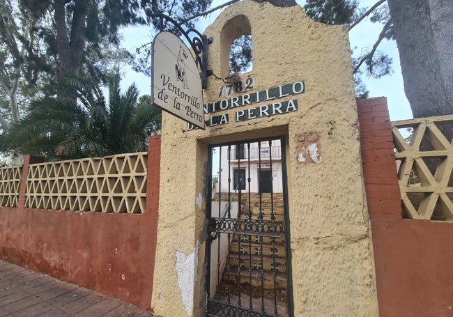 Fachada con el cartel del restaurante.