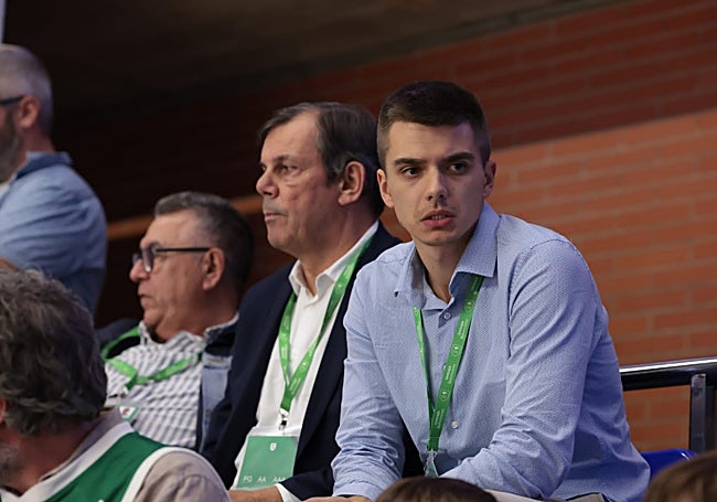 Milan Bartelli, en primer término, junto a Juanma Rodríguez, en un partido en el Carpena.
