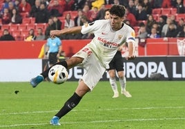 Pepe Mena, en un partido con el Sevilla.