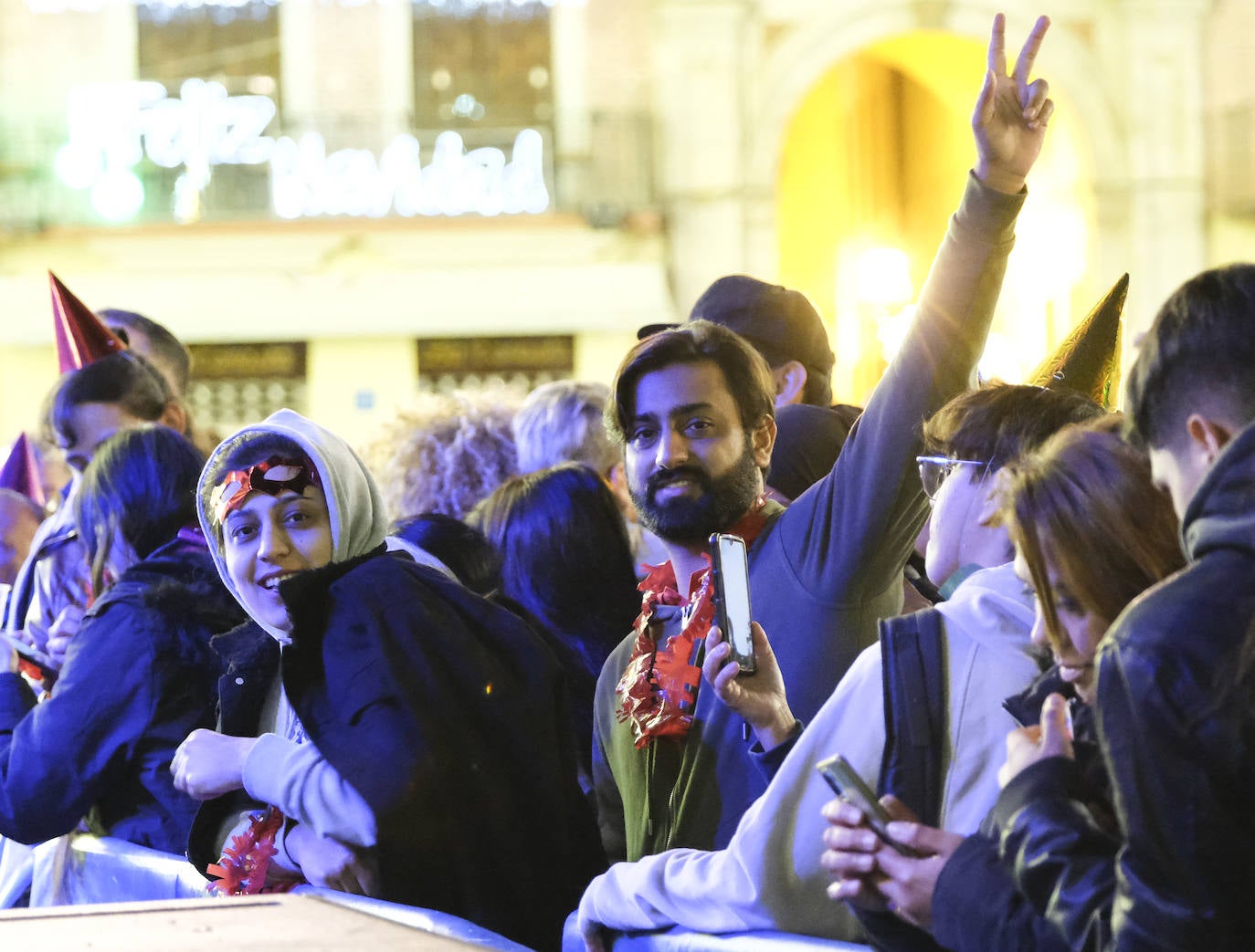 Multitud de personas eligieron el casco antiguo de la ciudad para dar la bienvenida al año 2023.