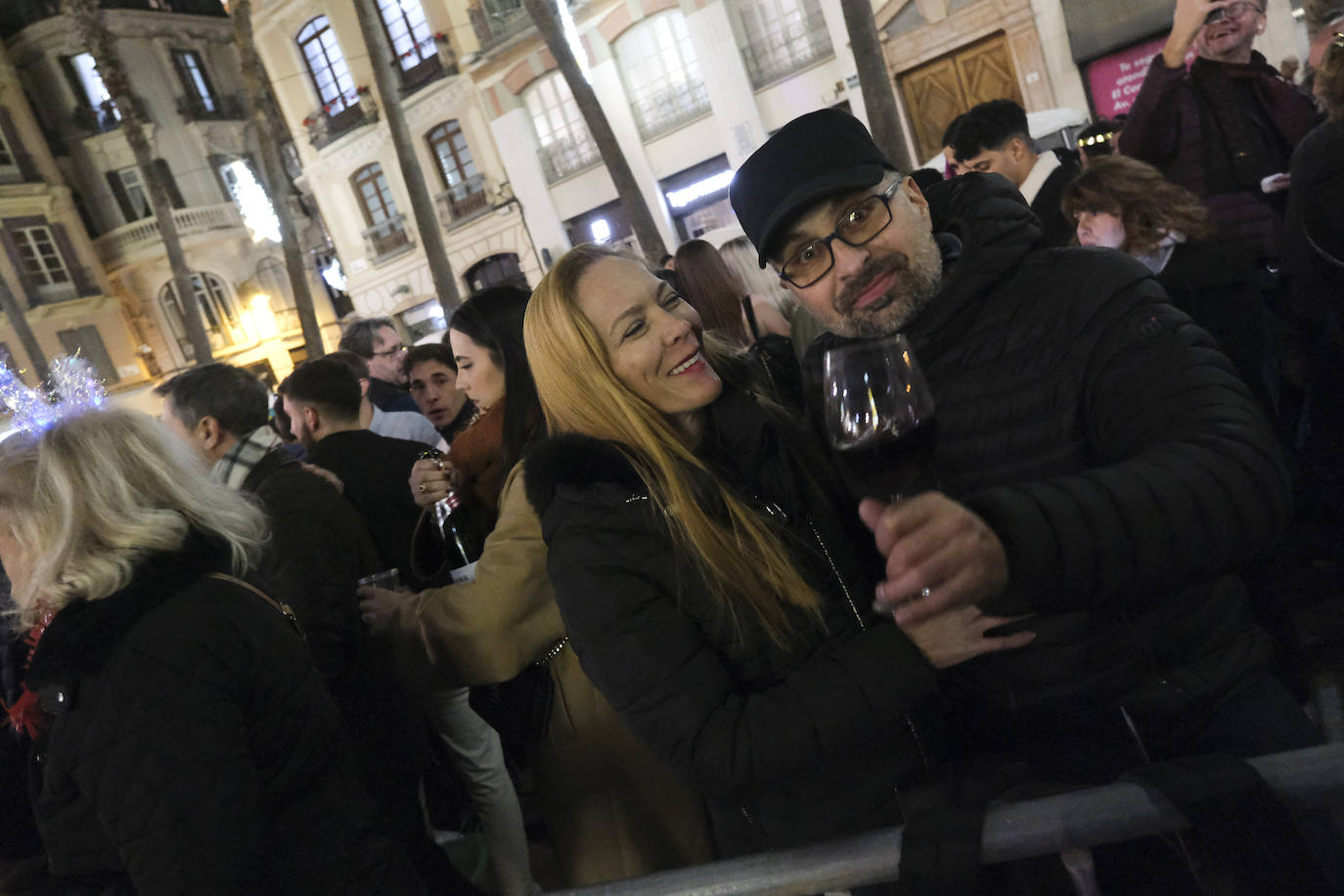 Multitud de personas eligieron el casco antiguo de la ciudad para dar la bienvenida al año 2023.