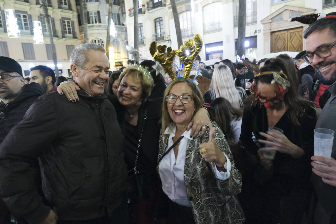 Multitud de personas eligieron el casco antiguo de la ciudad para dar la bienvenida al año 2023.