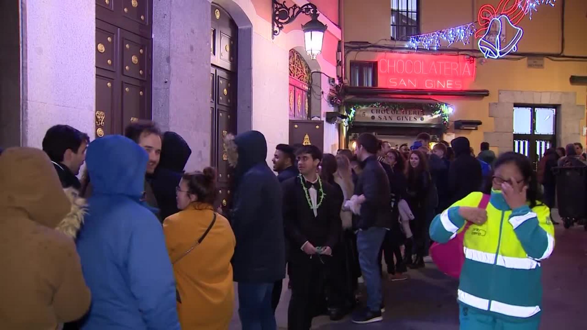 Los madrileños comienzan el año comiendo chocolate con churros