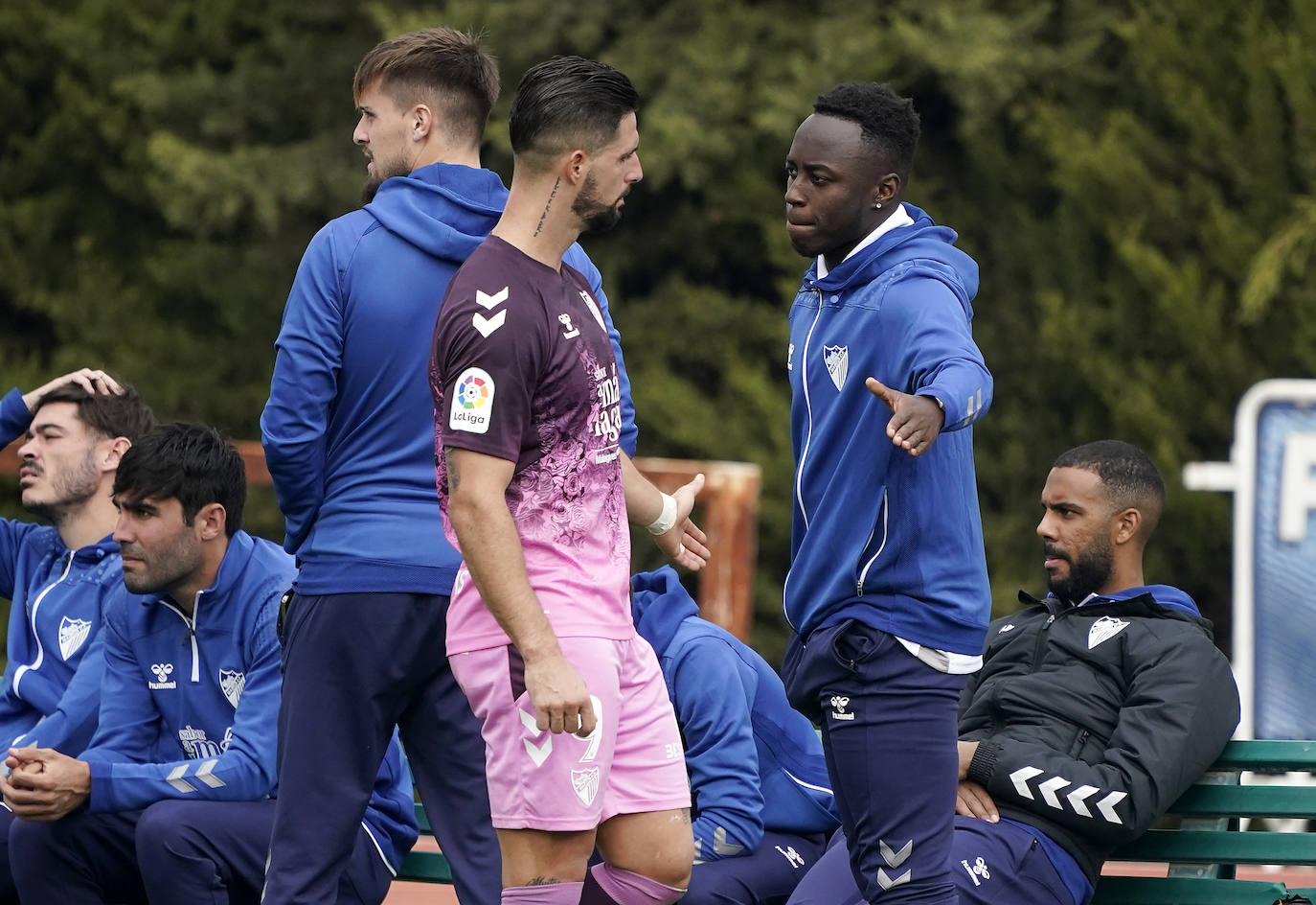 Las fotos del amistoso del Málaga contra el Winterthur suizo en Coín. El equipo blanquiazul a las órdenes de Pepe Mel se tomó el partido para coger ritmo después del parón navideño antes de reanudar la Liga y perdió por 0-1.