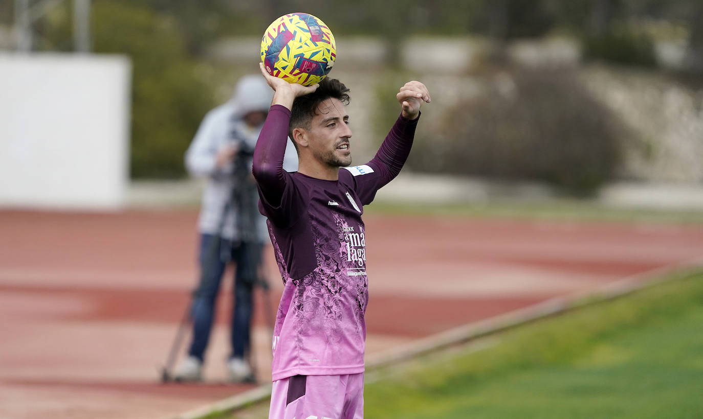 Las fotos del amistoso del Málaga contra el Winterthur suizo en Coín. El equipo blanquiazul a las órdenes de Pepe Mel se tomó el partido para coger ritmo después del parón navideño antes de reanudar la Liga y perdió por 0-1.