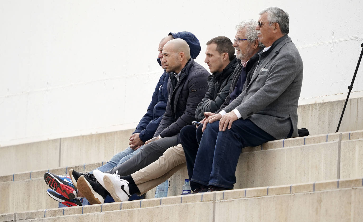 Las fotos del amistoso del Málaga contra el Winterthur suizo en Coín. El equipo blanquiazul a las órdenes de Pepe Mel se tomó el partido para coger ritmo después del parón navideño antes de reanudar la Liga y perdió por 0-1.