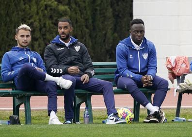 Imagen secundaria 1 - Appiah en su primer día como jugador del Málaga.