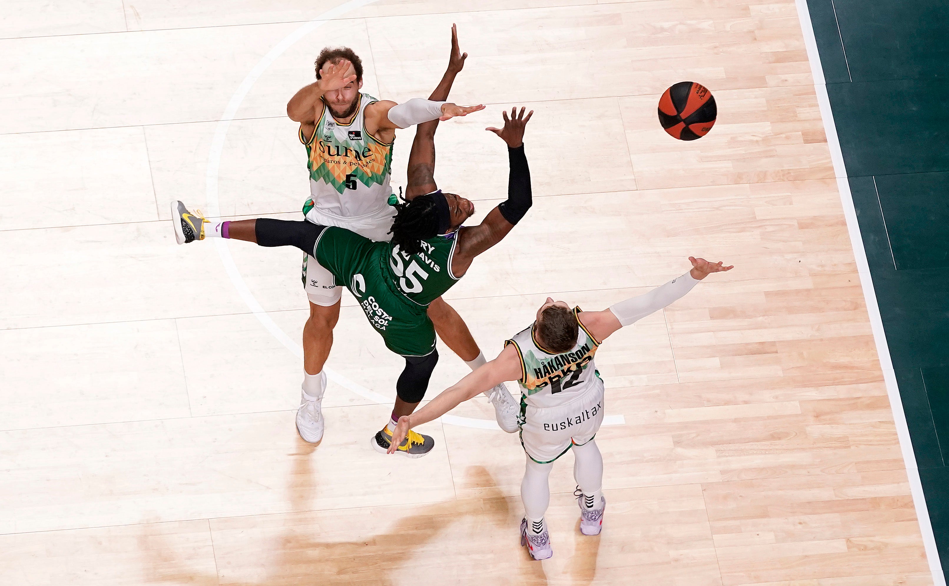 La defensa guía al Unicaja hacia la Copa