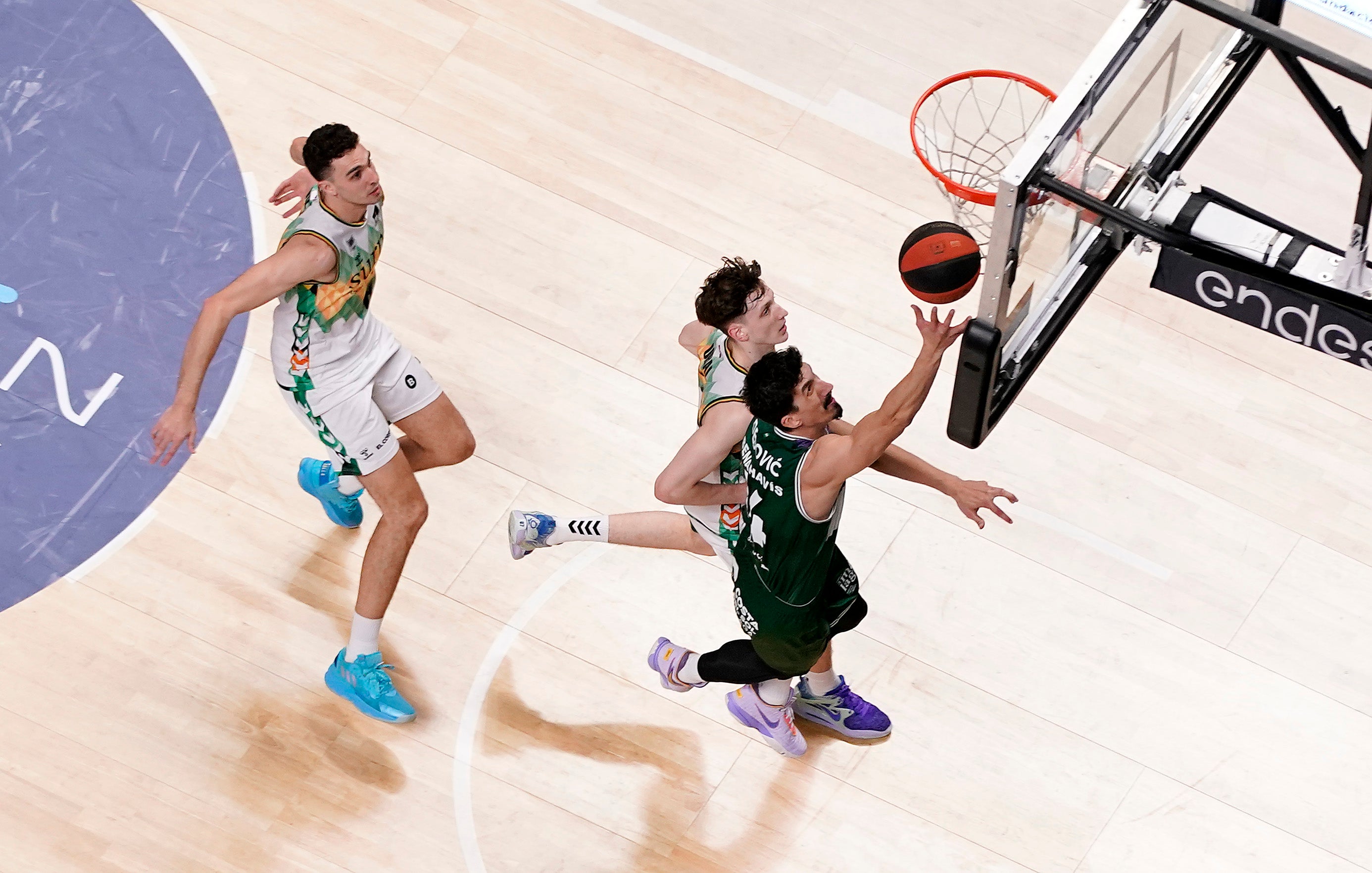 La defensa guía al Unicaja hacia la Copa