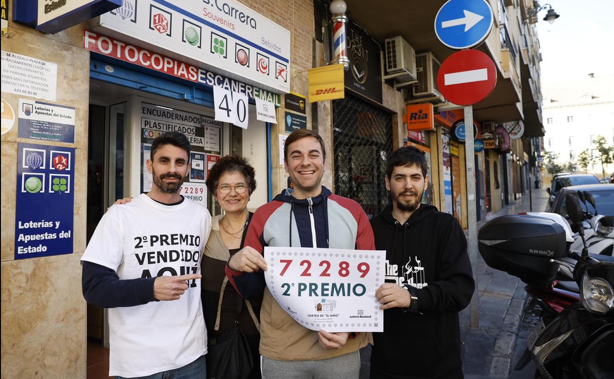 En el quiosco situado en el número 3 de la calle Gómez Pallete se han vendido tres décimos.