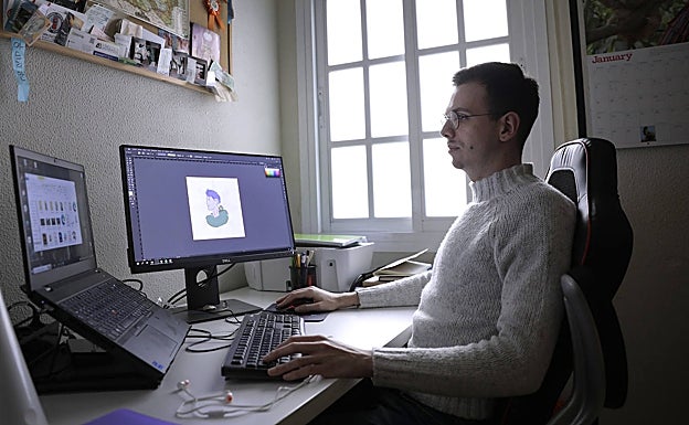 Adrián, de 29 años, vive y trabaja en casa de sus padres. 