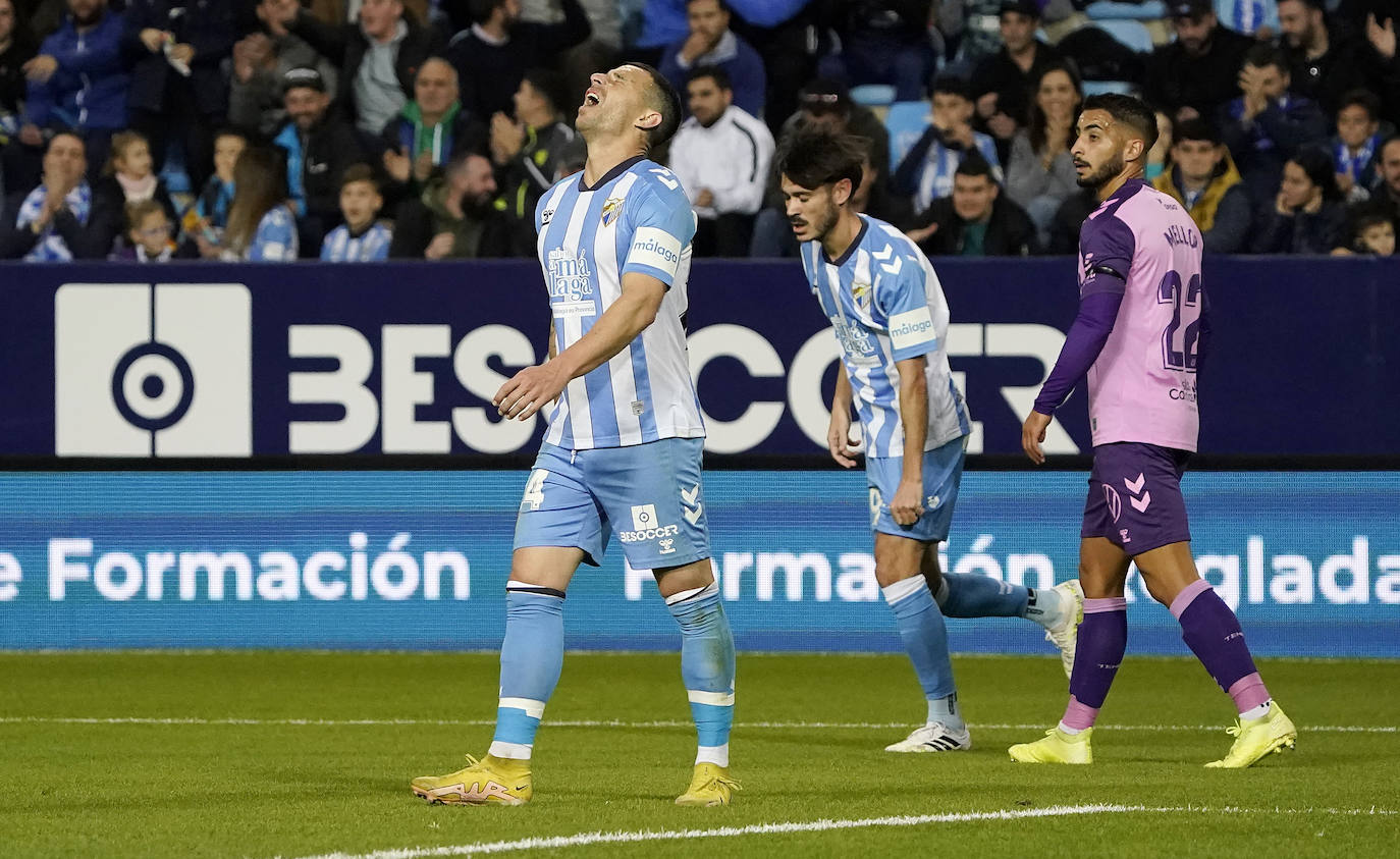 La Rosaleda pasó del 'Manolo, vete ya' a celebrar el empate en menos de un minuto
