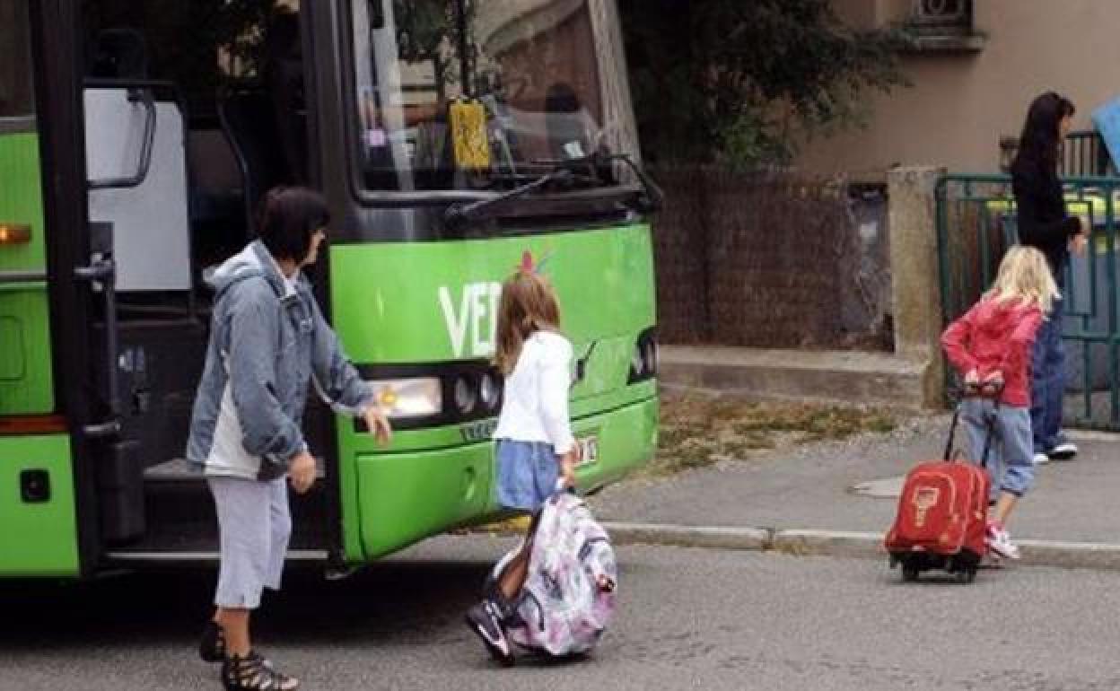 La DGT formaliza 406 denuncias a vehículos de transporte escolar en Andalucía