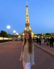 Imagen secundaria 2 - Raquel Pimentel en Dinant, y los hermanos Pepe y Lourdes Rodríguez en Utrecht y en París, respectivamente. 
