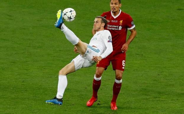 Gareth Bale ejecuta la inolvidable chilena de la final de la Champions 2018, en Kiev.