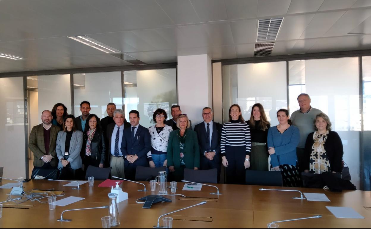 Miembros del Foro de Turismo, que han asistido a la primera reunión del año. 