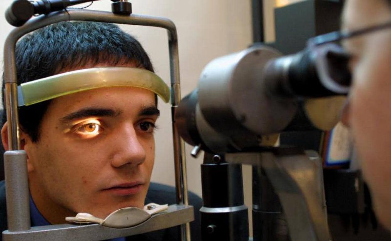 Imagen de archivo de una consulta de oftalmología 