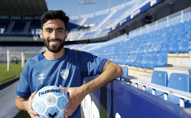 Juande, en el acceso a La Rosaleda. 