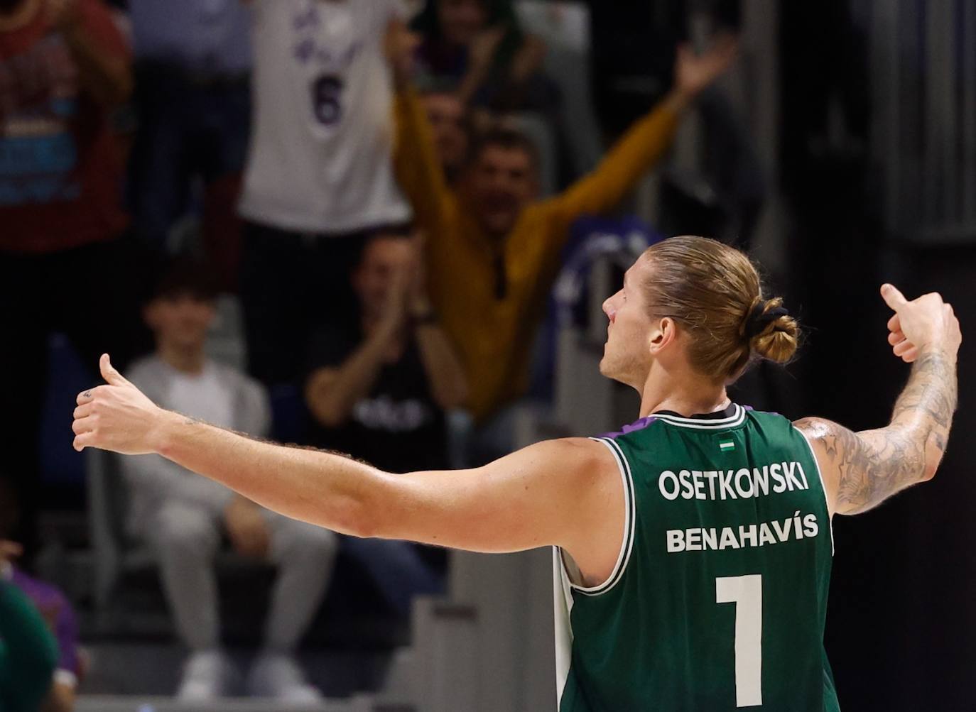 El Unicaja se exhibe ante el Río Breogán (100-66). 