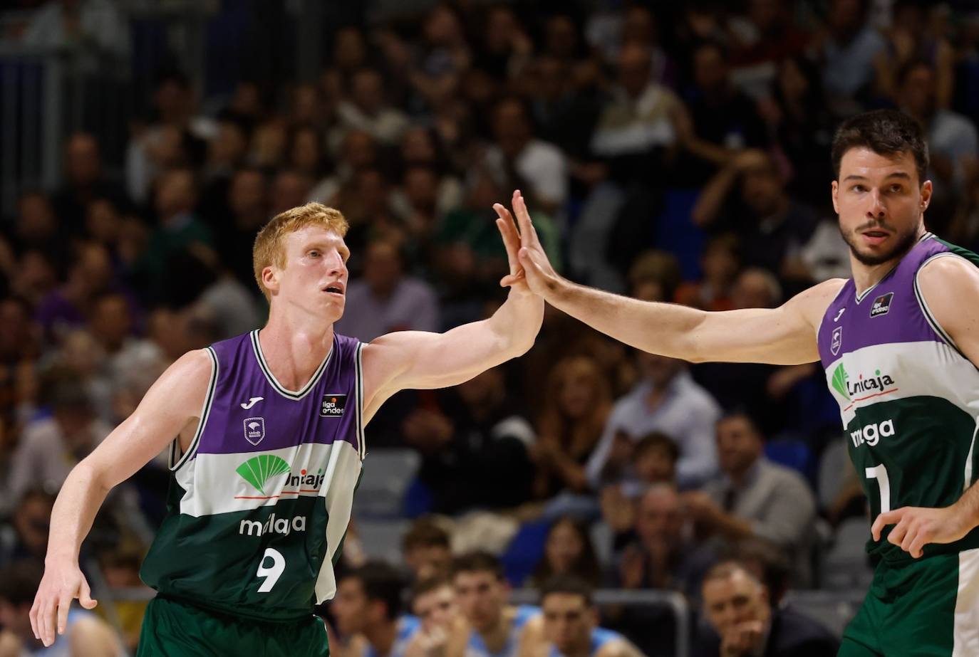 El Unicaja se exhibe ante el Río Breogán (100-66). 