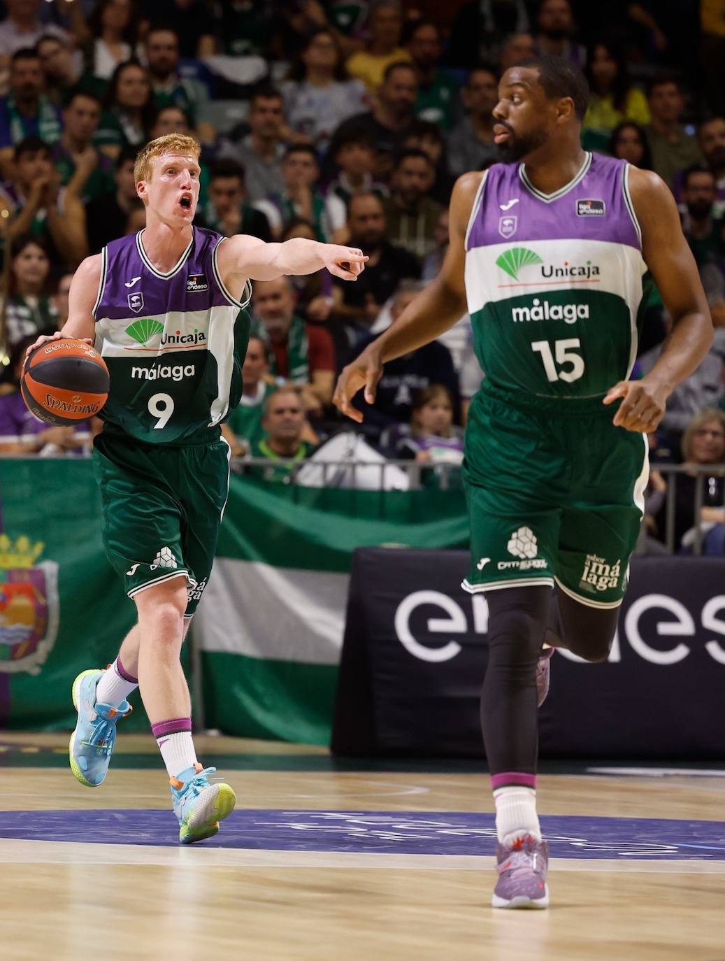 El Unicaja se exhibe ante el Río Breogán (100-66). 