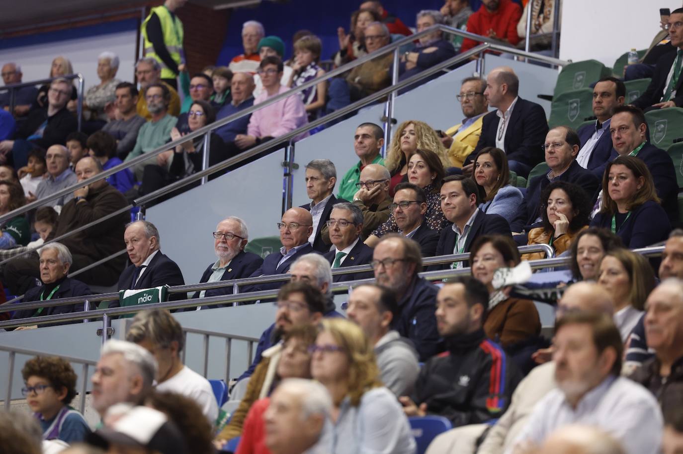 El Unicaja se exhibe ante el Río Breogán (100-66). 