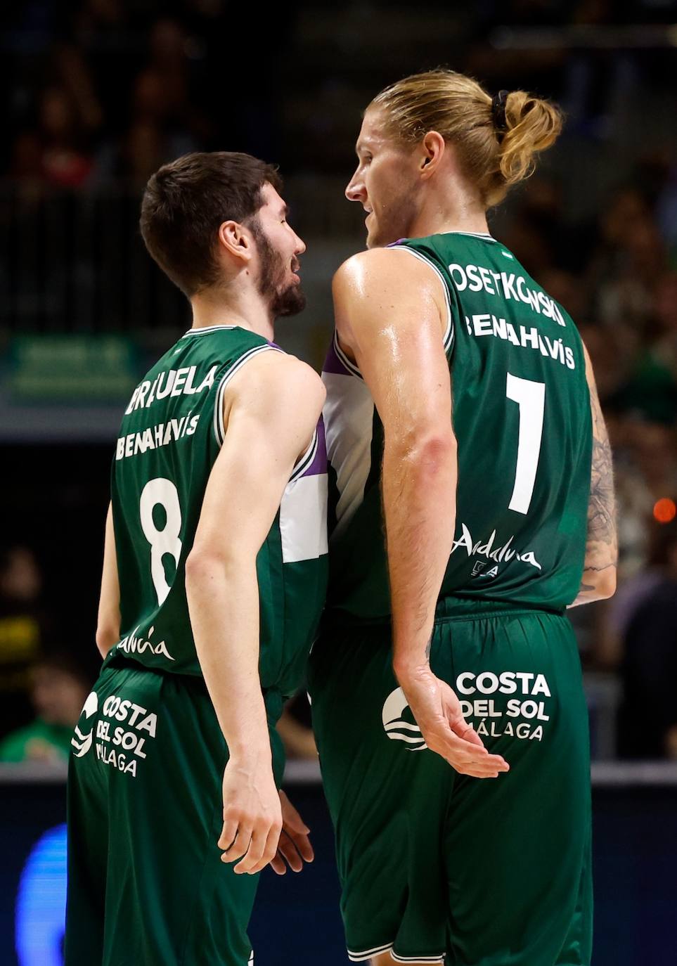 El Unicaja se exhibe ante el Río Breogán (100-66). 