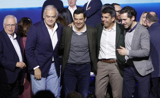 Juanma Moreno destaca que el PP «genera progreso y bienestar» frente a Sánchez que «ha perdido el respeto a los españoles»