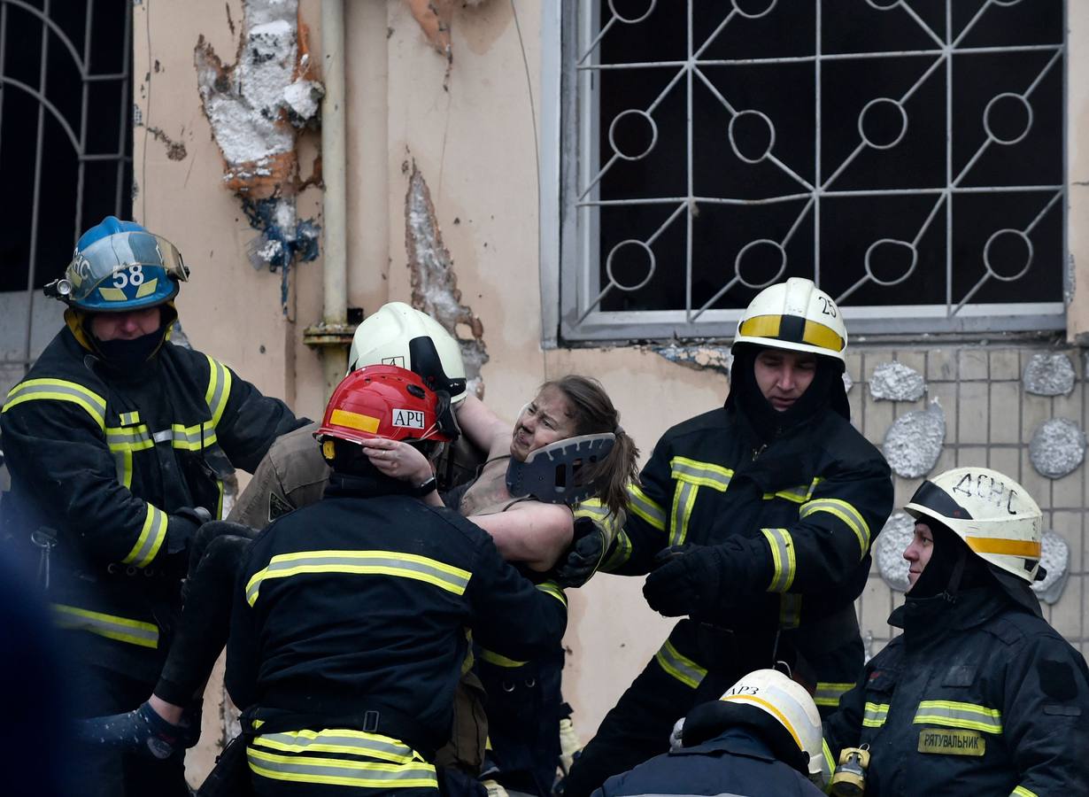 Fotos: El bombardeo de un edificio de viviendas en Dnipró crea una de las mayores masacres la guerra de Ucrania