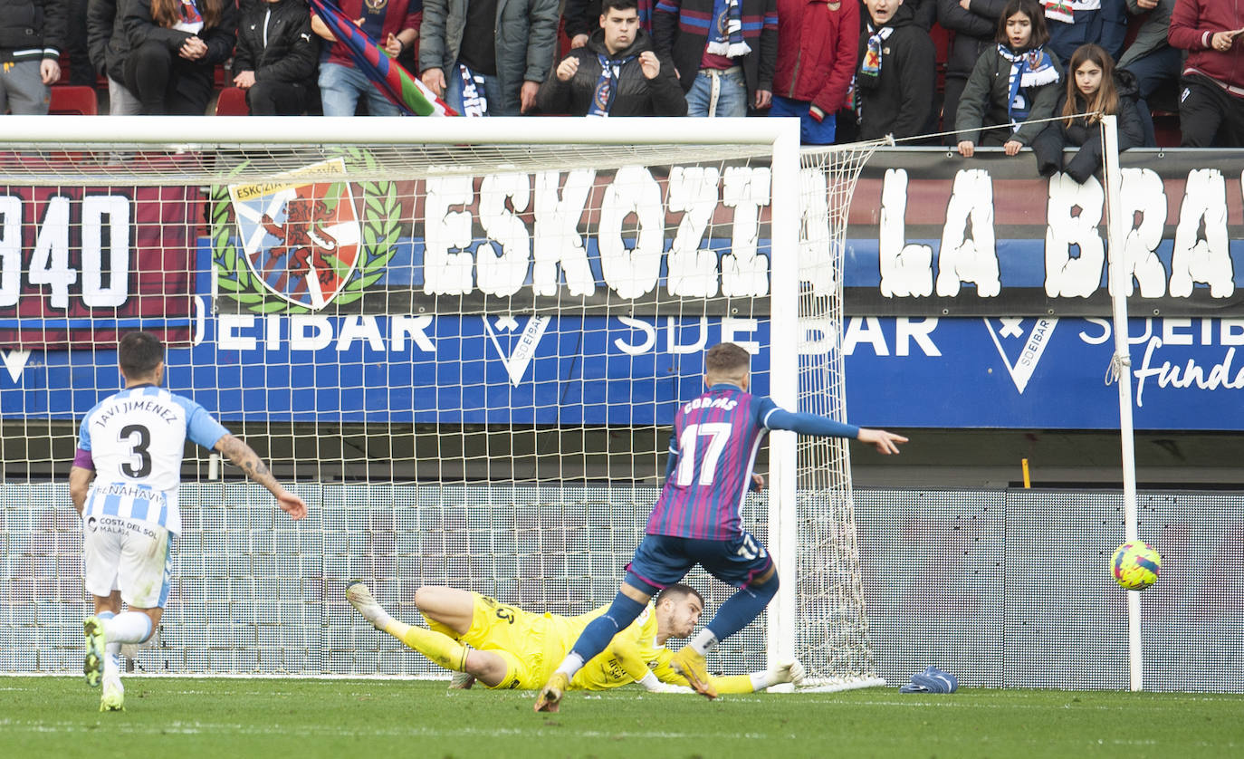 Fotos: Las mejores imágenes del Eibar - Málaga