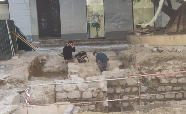 Sillares descubiertos en las excavaciones de la plaza de San Pedro Alcántara. 