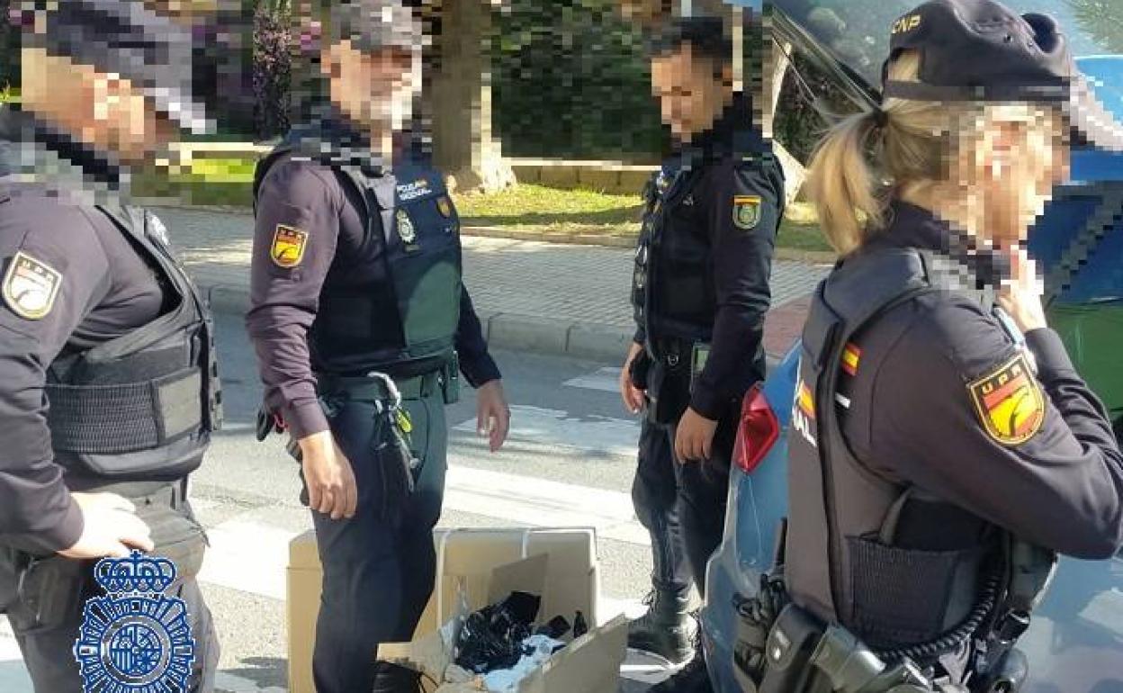 Pillan en un control policial en Málaga a un conductor con 10 kilos de marihuana oculta en su coche