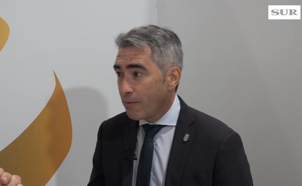 Víctor Navas, alcalde de Benalmádena: «Este año queremos acoger a más de 4 millones de visitantes»