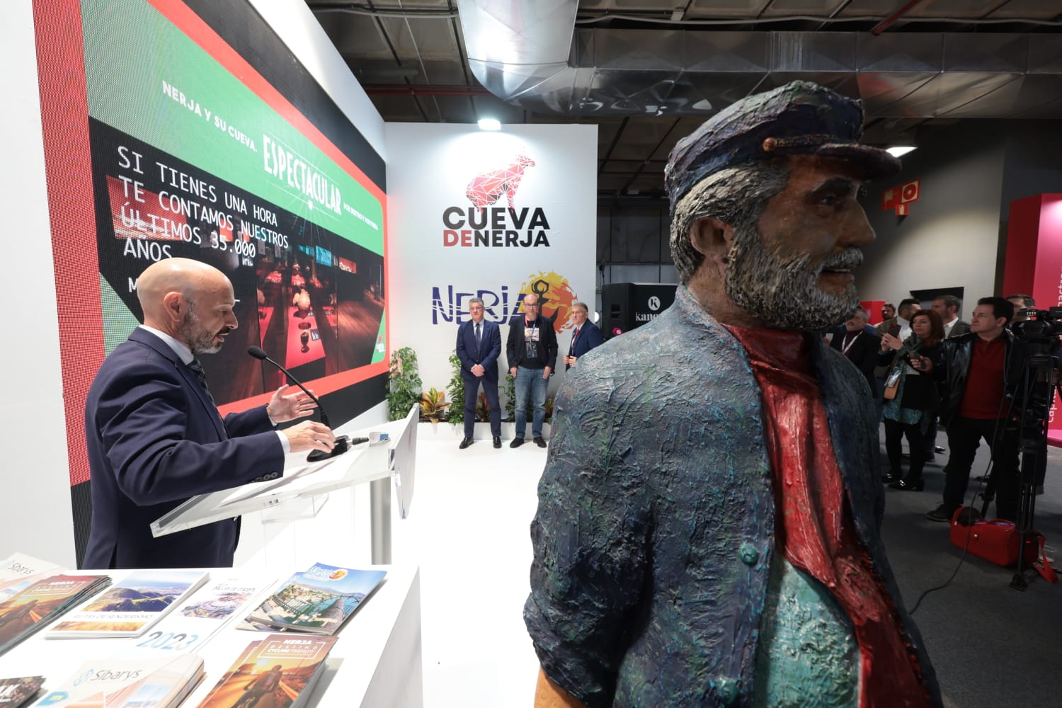 Jornada del viernes en la Feria Internacional de Turismo (Fitur) que se celebra en IFEMA. 