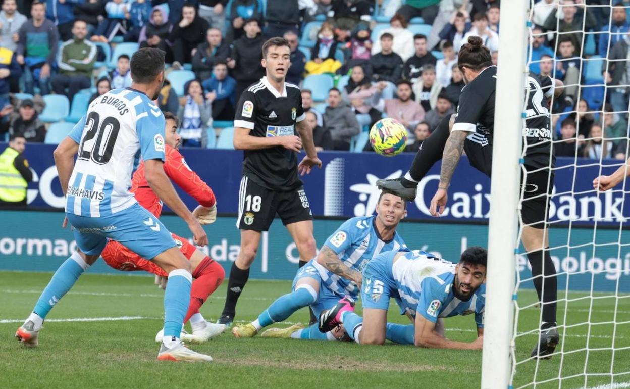 El Málaga dispuso de algunas oportunidades en los minutos finales. 