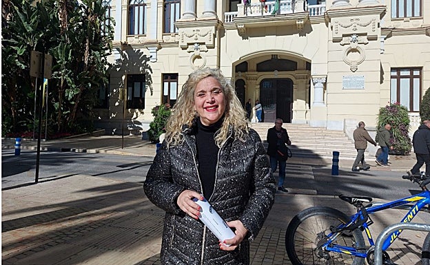 Remedios Ramos, a las puertas del Ayuntamiento de Málaga.