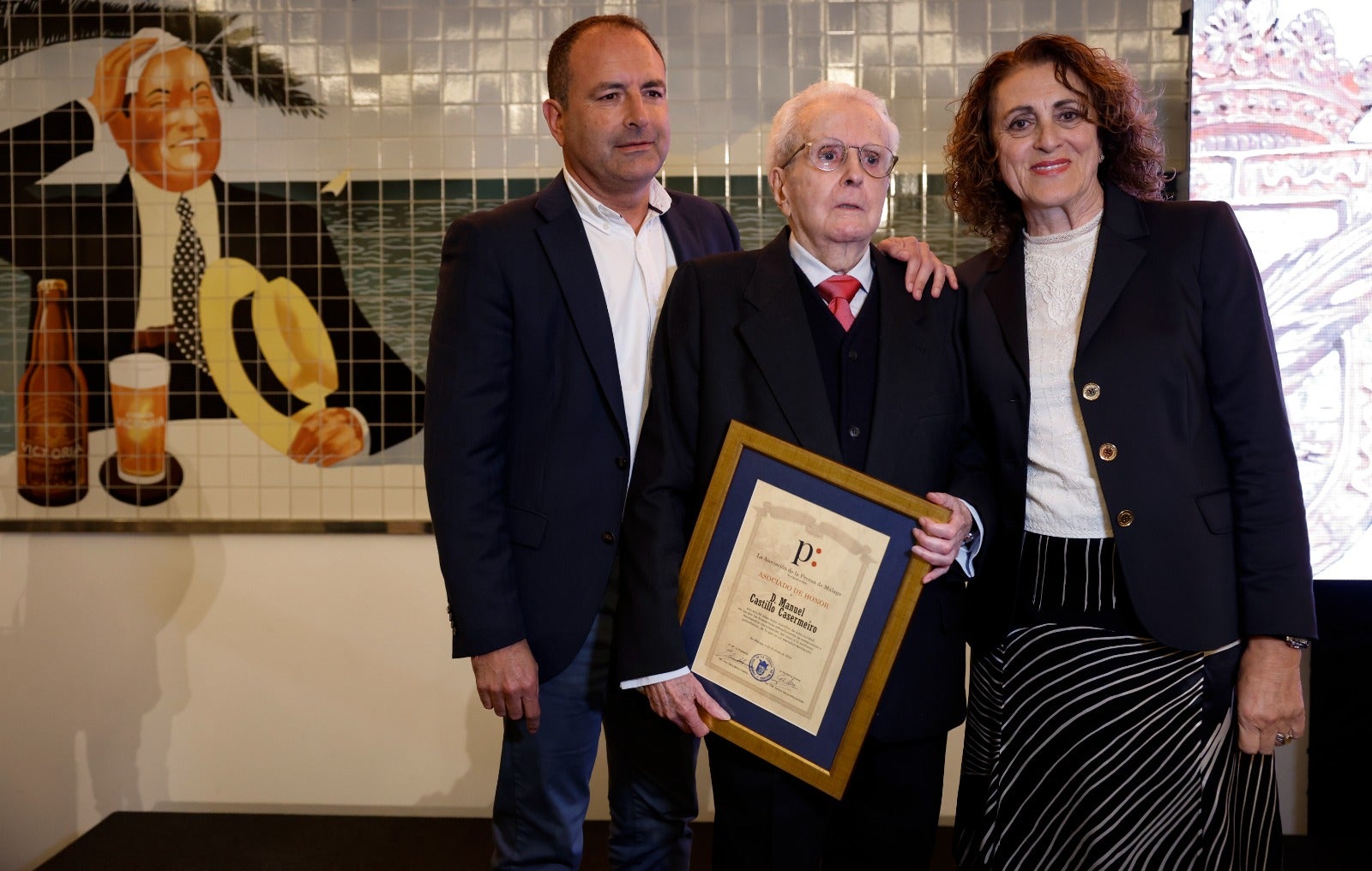 La Asociación de la Prensa de Málaga entrega su Medalla de Honor del Periodista a Azucena Cervantes y a la UMA y la distinción de Socio de Honor a Manuel Castillo Casermeiro