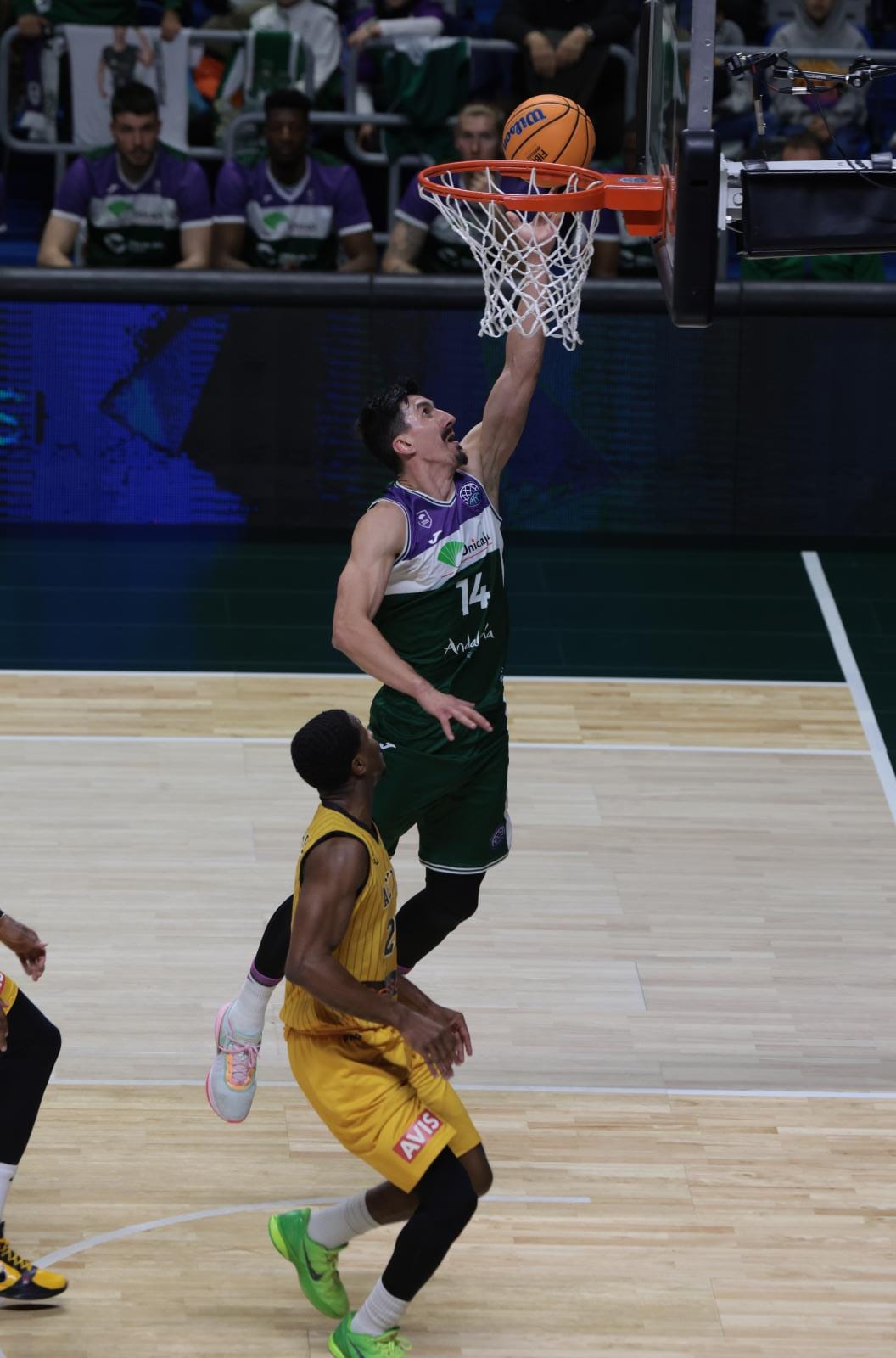 El Unicaja pasa la primera prueba del Top-16