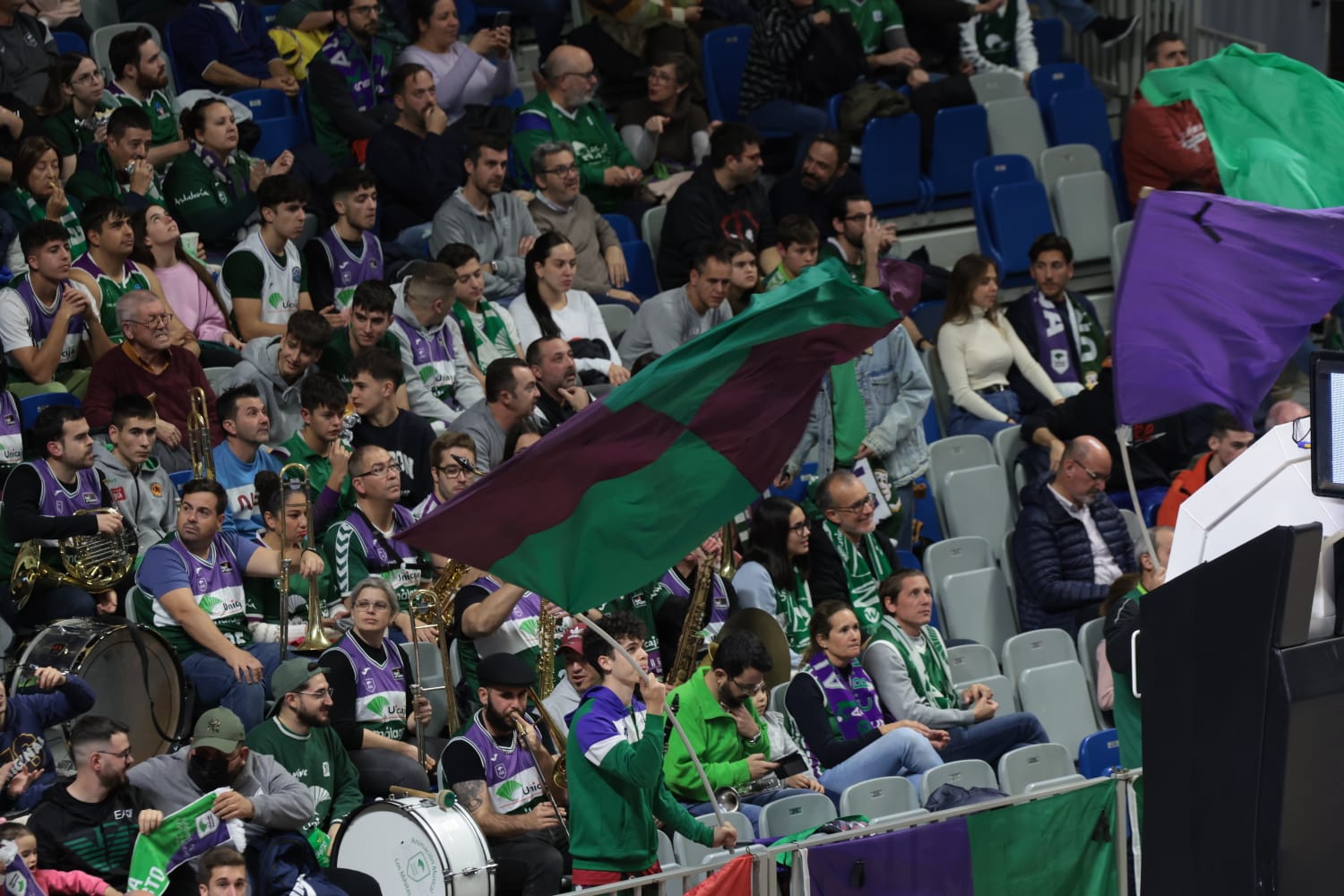 El Unicaja pasa la primera prueba del Top-16