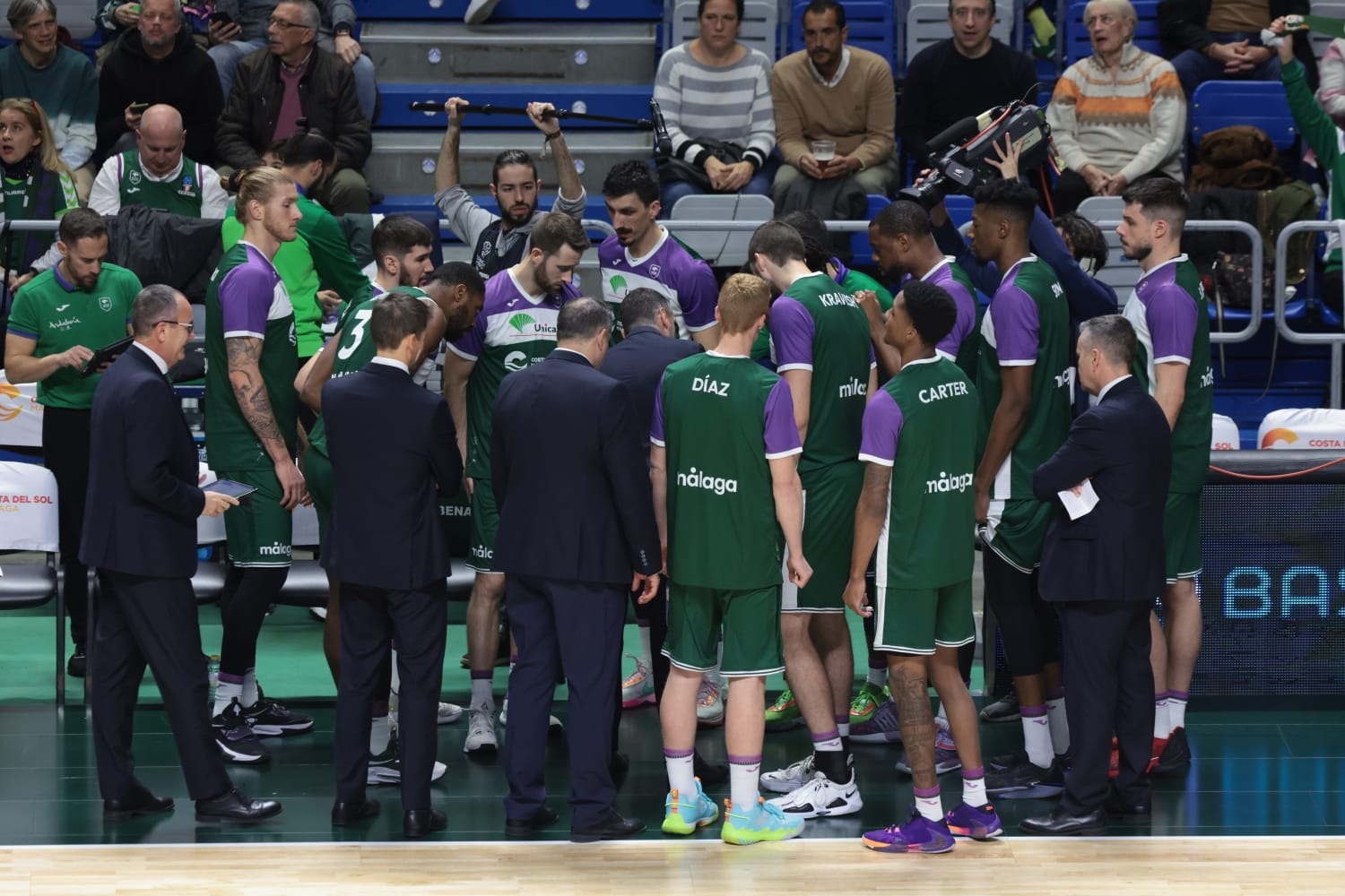 El Unicaja pasa la primera prueba del Top-16